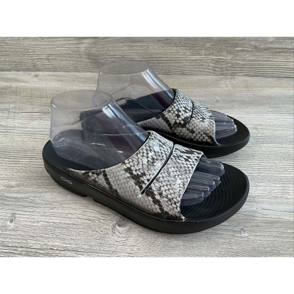 OOFOS Ooahh Slide Sandals Women's Size 8 Comfort Casual Snake Skin Black White